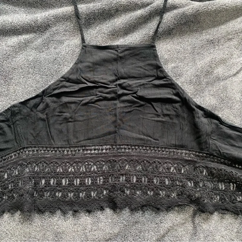 Black‎ Crochet Halter